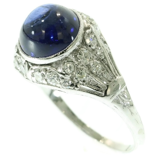 Utter charming vintage engagement ring with diamonds and sapphire